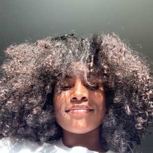 Meet your Posher, Lia